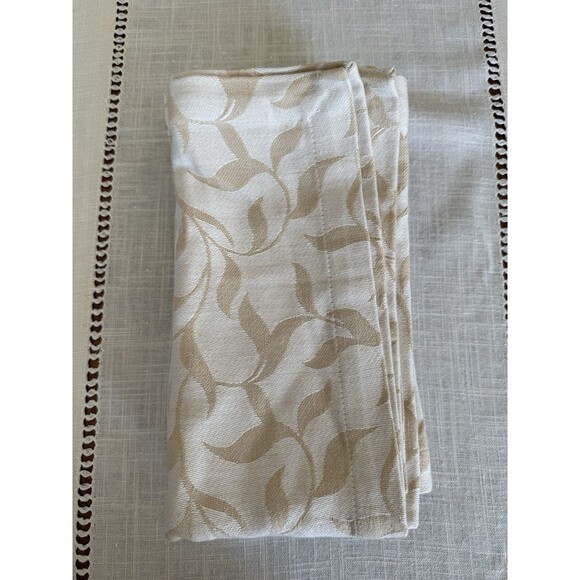 Sur La Table Italian Neutral Floral Napkins - 20 x 20, Set of 4 MSRP $50 - Picture 4 of 8